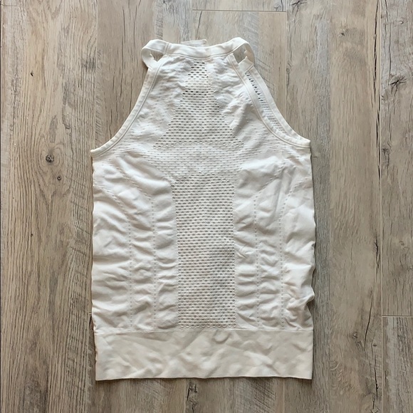 Workout top - Picture 2 of 2